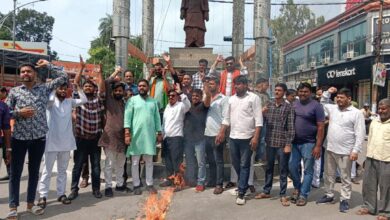 Photo of विवादित बयान के विरोध में भाजयुमो ने अखिलेश यादव का पुतला फूंका