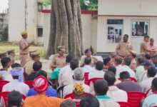 Photo of बिना किसी हुड़दंग के शांतिपूर्वक मनाएं त्यौहार, मदिरा सेवन किसी कीमत पर बर्दाश्त नहीं- पुलिस क्षेत्राधिकारी