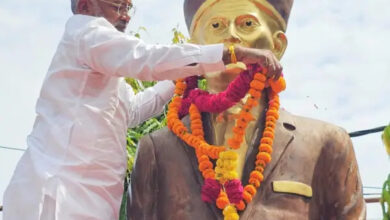 Photo of जलशक्ति मंत्री ने किया भारत रत्न इंजीनियर मोक्षगुण्डम विश्वेश्वरैया की मूर्ति पर माल्यार्पण