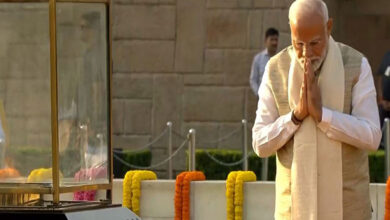 Photo of जयंती पर बापू को पुष्पांजलि, पूर्व प्रधानमंत्री लाल बहादुर शास्त्री का प्रधानमंत्री मोदी ने किया श्रद्धापूर्वक स्मरण