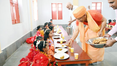 Photo of मुख्यमंत्री योगी ने बेटियों के पांव पखार मातृ शक्ति की आराधना की