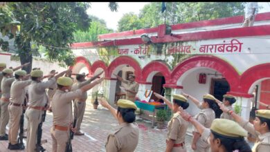 Photo of इंस्पेक्टर ने तिरंगा को दी सलामी, स्वाधीनता संग्राम में बापू योगदान किया बखान