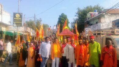 Photo of शोभायात्रा निकाल कर शुरू हुआ तीन दिवसीय नवरात्रि महोत्सव