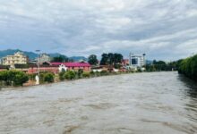 Photo of नेपाल में फिर हो रही है भारी बारिश, कोशी और बागमती नदी का जलस्तर खतरे के निशान के करीब