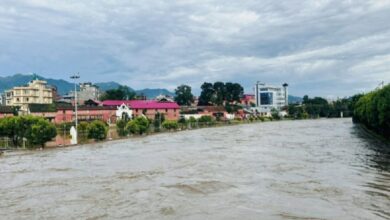 Photo of नेपाल में फिर हो रही है भारी बारिश, कोशी और बागमती नदी का जलस्तर खतरे के निशान के करीब