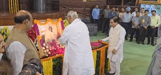 Photo of सोनिया, मल्लिकार्जुन ने महात्मा गांधी और लाल बहादुर शास्त्री काे दी श्रद्धांजलि