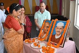 Photo of विस अध्यक्ष बोलीं- महात्मा गांधी व लालबहादुर शास्त्री के विचारों को जीवन में उतारें, समाज के उत्थान में निभाएं भूमिका