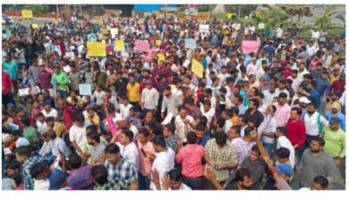 Photo of यूपी के प्रयागराज में अभ्यर्थियों उत्तर प्रदेश लोक सेवा आयोग के खिलाफ जमकर विरोध कर रहे प्रदर्शन