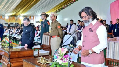 Photo of झामुमो प्रमुख हेमंत सोरेन ने गुरुवार को चौथी बार झारखंड के मुख्यमंत्री के रूप में ली शपथ